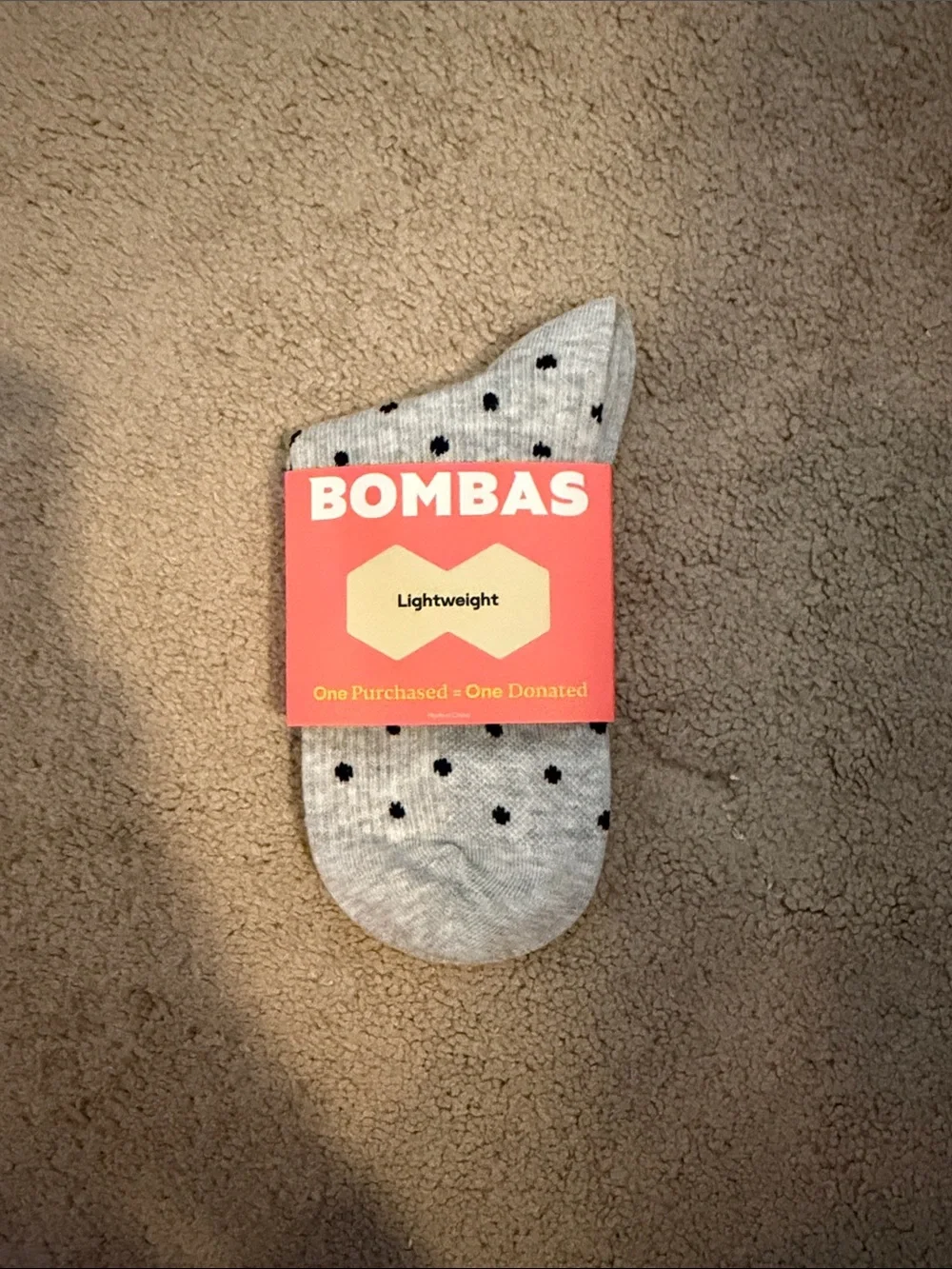 NWT Bombas Lightweight small No-Show Socks - Light Gray with Black Dots - Picture 1 of 3